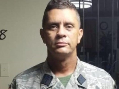 Coronel dice en carta que nunca fue feliz y pide que cuiden a su madre