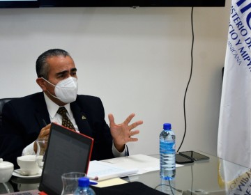 Director regional norte del MICM visita emprendedor de la industria del reciclaje