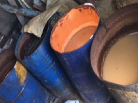 Desmantelan f&aacute;brica clandestina que elaboraba ron adulterado en Villa Hermosa