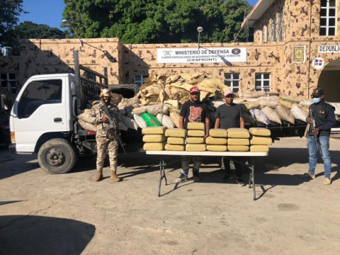 CESFronT decomisa 190 libras de marihuana en un cami&oacute;n en Dajab&oacute;n