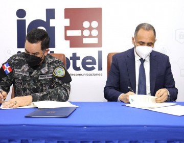 INDOTEL y Polic&iacute;a firman acuerdo que impactar&aacute; el programa &ldquo;Mi Pa&iacute;s Seguro&rdquo;