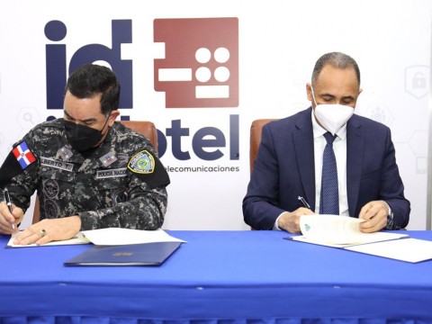 INDOTEL y Polic&iacute;a firman acuerdo que impactar&aacute; el programa &ldquo;Mi Pa&iacute;s Seguro&rdquo;