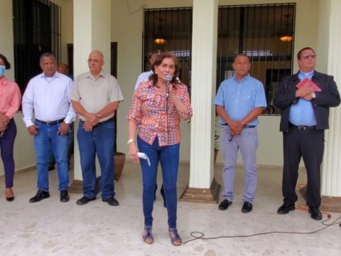 Alcald&iacute;a de Gaspar Hern&aacute;ndez presenta cami&oacute;n compactador donado por la LMD