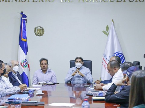 Gobierno y sector av&iacute;cola unificados en mantener estabilidad precios del pollo