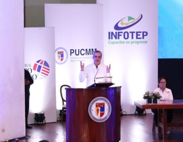 Abinader califica de proyecto educativo revolucionario acuerdo INFOTEP, PUCMM y Dom&iacute;nico