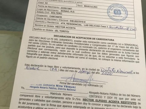El cantante H&eacute;ctor Acosta "El Torito" inscribe su candidatura a senador por la provincia Monse&ntilde;or Nouel