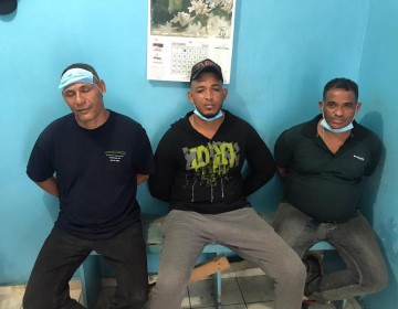Armada de Rep&uacute;blica Dominicana apresa a tres hombres, ocupando armas de alto calibre, radios de comunicaci&oacute;n y dinero