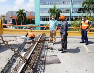Deligne Ascenci&oacute;n anuncia la realizaci&oacute;n de un amplio programa de pavimentaci&oacute;n y bacheo en el Gran Santo Domingo