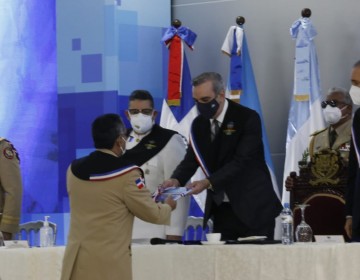 Presidente exhorta a militares y polic&iacute;as a trabajar juntos