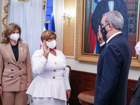 Presidente Abinader juramenta la nueva ministra de la Juventud Luz del Alba Jim&eacute;nez Ram&iacute;rez