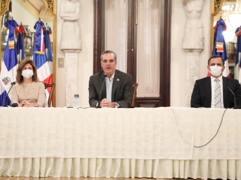 Gobierno reduce d&eacute;ficit fiscal en 77 mil millones; aumenta a 10,600 millones Reservas BC