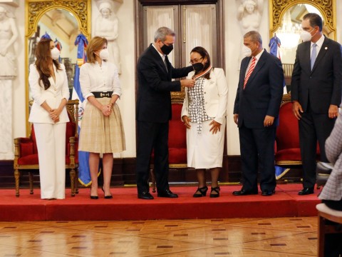 Presidente Abinader entrega Premio Nacional a la Calidad del Sector P&uacute;blico