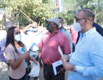 Ministro de Obras P&uacute;blicas visita provincias Dajab&oacute;n y El&iacute;as Pi&ntilde;a, se re&uacute;ne con autoridades y anuncia nuevas obras