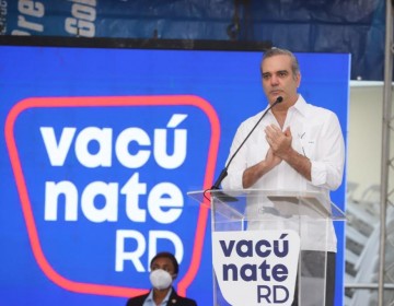 Primera dama dice por qu&eacute; Abinader no fue el primero en ser vacunado contra el COVID-19