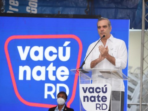 Primera dama dice por qu&eacute; Abinader no fue el primero en ser vacunado contra el COVID-19