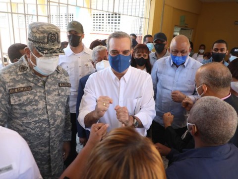 Presidente Abinader reinaugura el Club Deportivo y Cultural San L&aacute;zaro 
