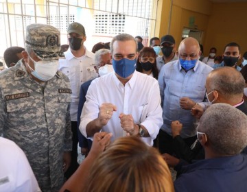Presidente Abinader reinaugura el Club Deportivo y Cultural San L&aacute;zaro 