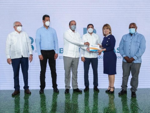 Banreservas aprueba RD$6,000 millones  para producci&oacute;n de arroz 2021-2022