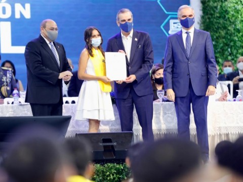 Presidente Luis Abinader encabez&oacute; graduaci&oacute;n de Infotep en Palacio de los Deportes