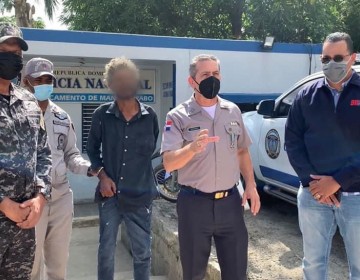 Polic&iacute;a Nacional apresa hombre lanzaba piedras a veh&iacute;culos en t&uacute;nel avenida 27 de Febrero.