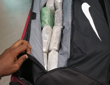 Ocupan 45 paquetes presumiblemente coca&iacute;na en aeropuerto Punta Cana
