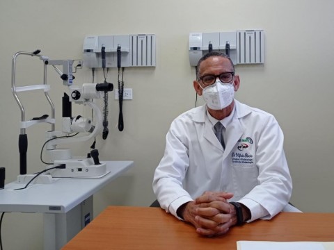 Oftalm&oacute;logo del Moscoso Puello recomienda chequeos preventivos 