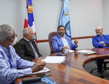 Director del INDRHI presenta a Hip&oacute;lito Mej&iacute;a proyectos a ejecutar en 2022