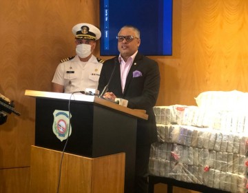 Ocupan en operativos simultáneos 848 paquetes presumiblemente cocaína en Barahona y la Altagracia