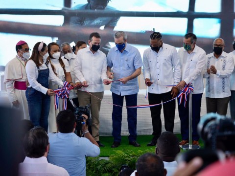 Presidente Abinader inaugura empresa de Robinson Can&oacute; EAST Recycling en San Pedro de Macor&iacute;s 