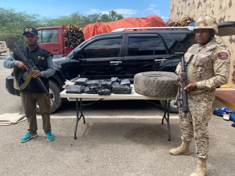 CESFronT decomisa 44 libras de presumible marihuana en Pedernales