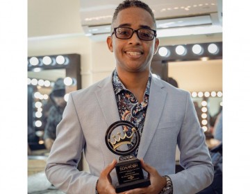 El artista cristiano John Solano recibe premio Galard&oacute;n Especial 