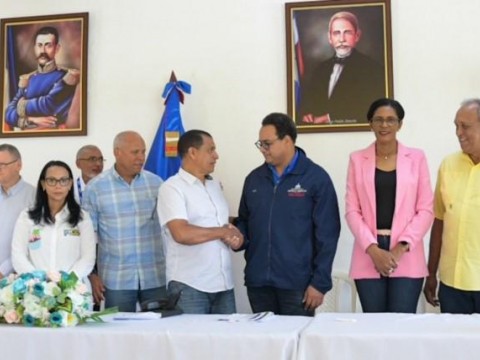 Directivos de EDEESTE escuchan las necesidades de comunitarios en La Altagracia