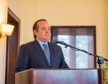 Ministro Paliza entrega aportes en San Crist&oacute;bal dirigidos al sector deportivo, social y agropecuario