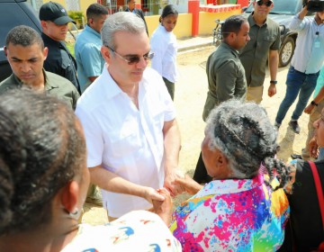 Abinader recorre Zona Afectada en San Rafael del Yuma; exhorta a alcaldes identificar terrenos seguros para reconstrucci&oacute;n viviendas destruidas por Fiona