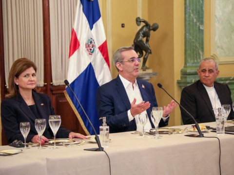 Presidente ofrece almuerzo a miembros del Episcopado Dominicano
