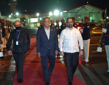 Arriban a RD primer ministro de Belice John Brice&ntilde;o y vicepresidente de El Salvador, Felix Ulloa, para participar en la LVI reuni&oacute;n del SICA