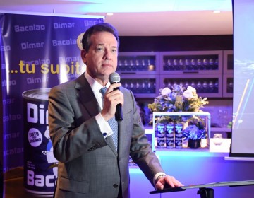 Ministro de Industria y Comercio apoya a emprendedores que reinvierten capitales en el pa&iacute;s