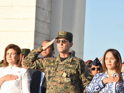 Vicepresidenta encabeza acto Fuerzas Armadas