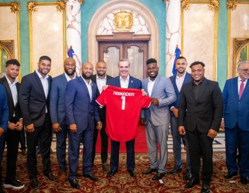 Presidente Abinader recibe a los campeones nacionales Tigres del Licey