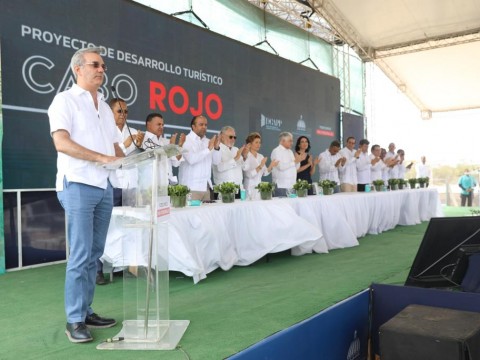 Presidente Abinader deja iniciada construcci&oacute;n de los dos primeros hoteles en Pedernales como parte de Fideicomiso