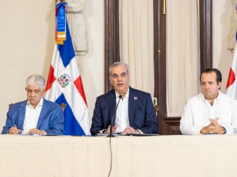  Presidente Luis Abinader anuncia que el Gobierno ha contratado en obras m&aacute;s de RD 31,000 millones, de los fondos de la renegociaci&oacute;n del contrato de Aerodom