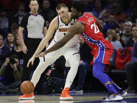 Los Nuggets remontan a los Sixers en el duelo entre Jokic y Embiid