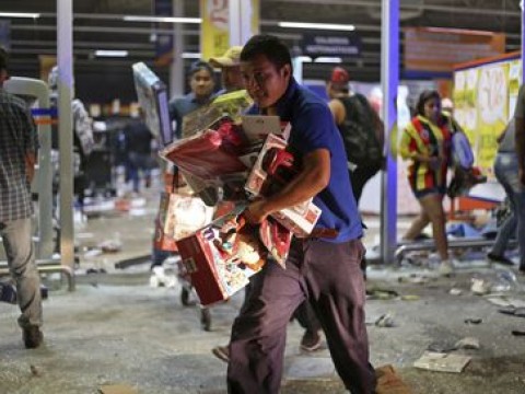 Contin&uacute;an los saqueos y tiroteos con la Polic&iacute;a en Chicago