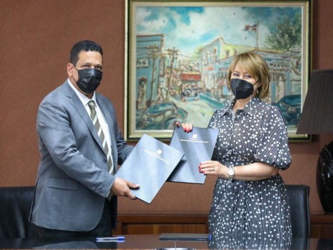 Firman acuerdo para impulsar cumplimiento normativo en las contrataciones p&uacute;blicas