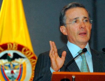 Expresidente Uribe dice que est&aacute; preso por 'inferencias' de la Corte Suprema