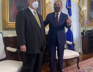 Hip&oacute;lito Mej&iacute;a se re&uacute;ne con Danilo Medina en el Palacio Nacional