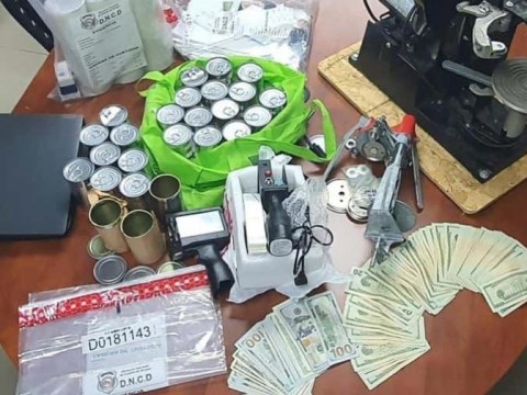 Desmantelan red enviaba coca&iacute;na l&iacute;quida a Europa y apresan a dos mujeres