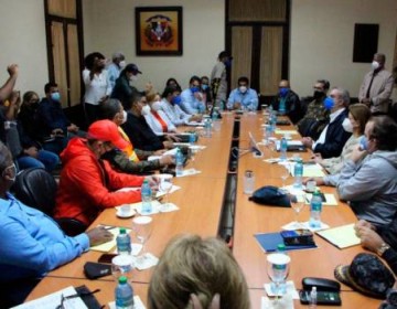 Presidente Abinader recorrer&aacute; por aire el territorio nacional hoy para constatar da&ntilde;os de tormenta Laura