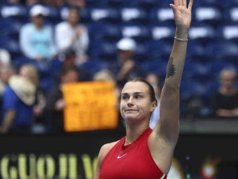 La campeona defensora Sabalenka avanza en el Abierto de Australia tras derrotar a Tsurenko