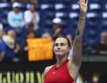 La campeona defensora Sabalenka avanza en el Abierto de Australia tras derrotar a Tsurenko